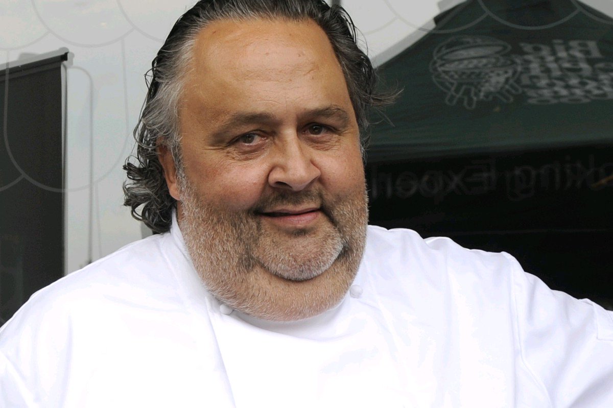 KoosBusters's tweet image. Wat een antireclame maakt deze man voor remia fritessaus! Morsige man prijst vettigheid aan...brrrrrr