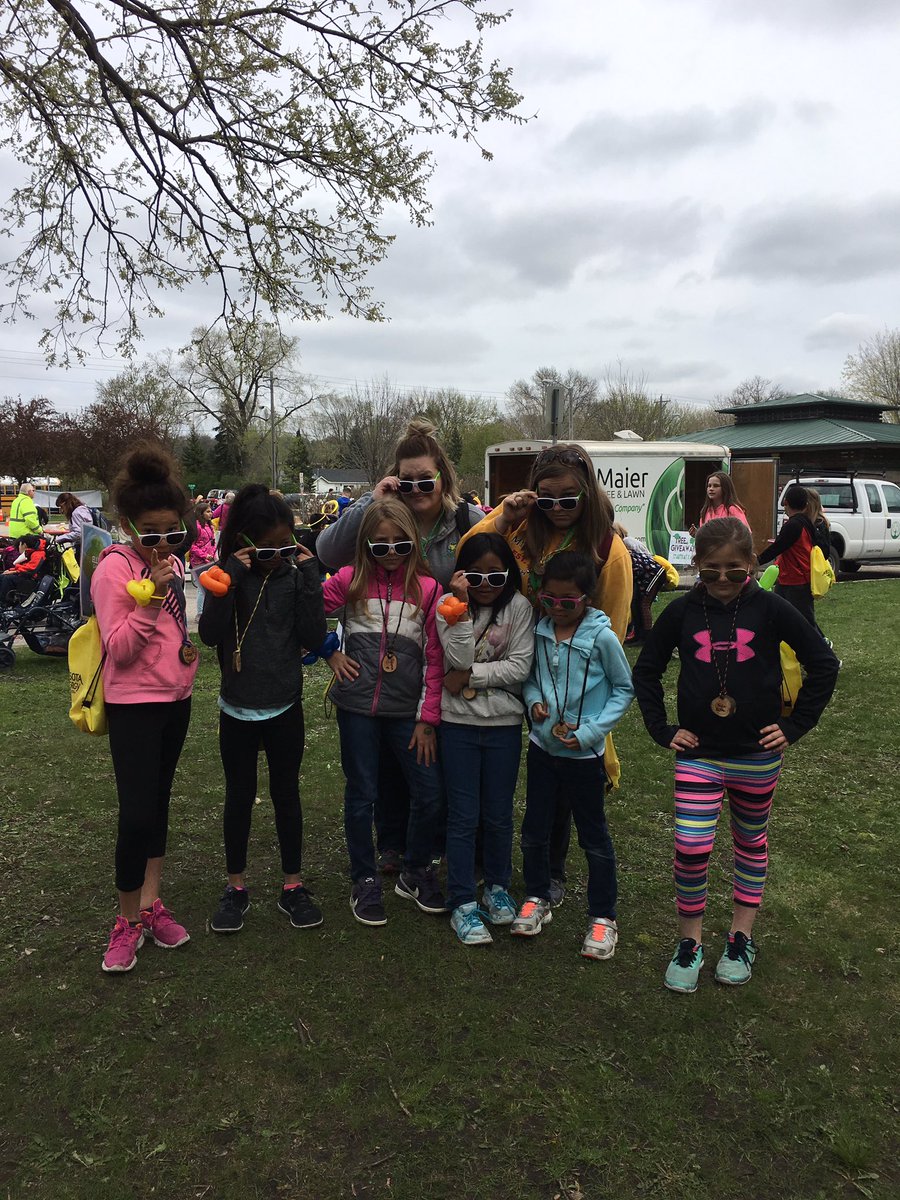 MrsRamirez3's tweet photo. Arbor Day fun!! Thanks so much for another great event @rpuoutages @MrsEller3 #GageGators https://t.co/7CjStiIfci