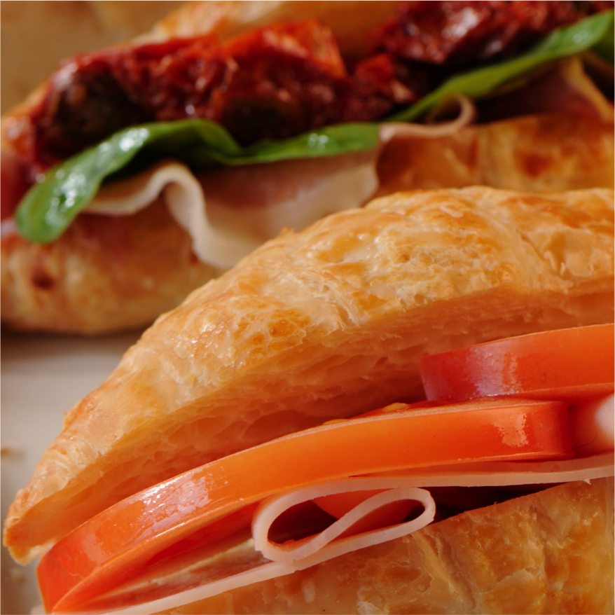 BABakery's tweet photo. Como no nos decidíamos con que comerlas, la rellenamos con todo!
#Medialunas #LasMásRicas #Rellenas https://t.co/BtFfRHHytz