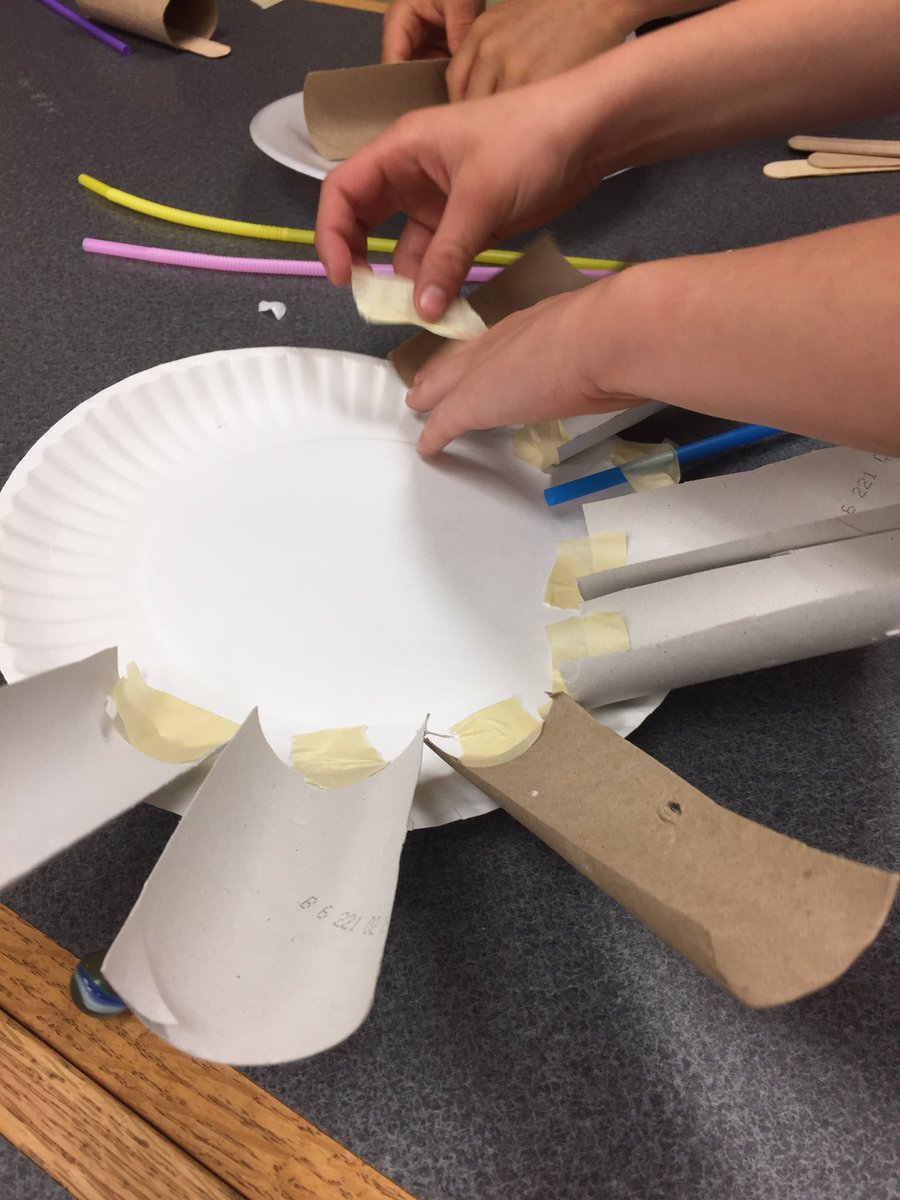 SchellerKinders's tweet image. Lots of creative #problemsolving in #STEAM with @deniseferber 's #firstgraders on this rainy Friday. #ilssc