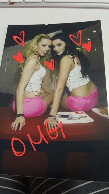#TB to the time me & @OMGitsLexi were babies at #AEE @avnawards circa Jan '09 I believe :) 👸🏻👸🏼 https://t