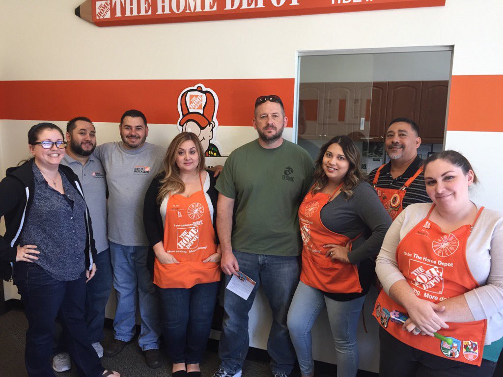 Blair Sailor getting a VERY well deserved Homer from the LA HDE/HDI teams for all his hard work this week. <a href="/THDPatti/">Patti Olmsted</a>