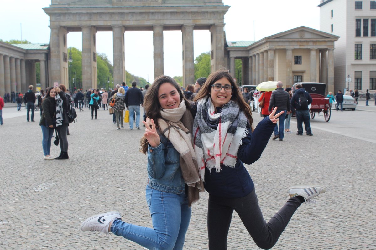 Heute waren wir mit den Austauschpartnern beim Brandenburger Tor😍 #intercanviBC1617 #brandenburgertor #Leah