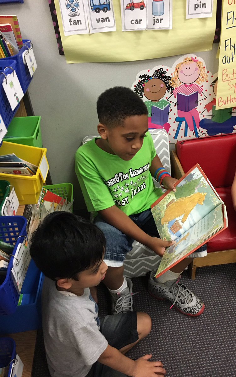 jprideNC's tweet image. There is a buzz of reading and friendship with our book buddies. #wzrdpd