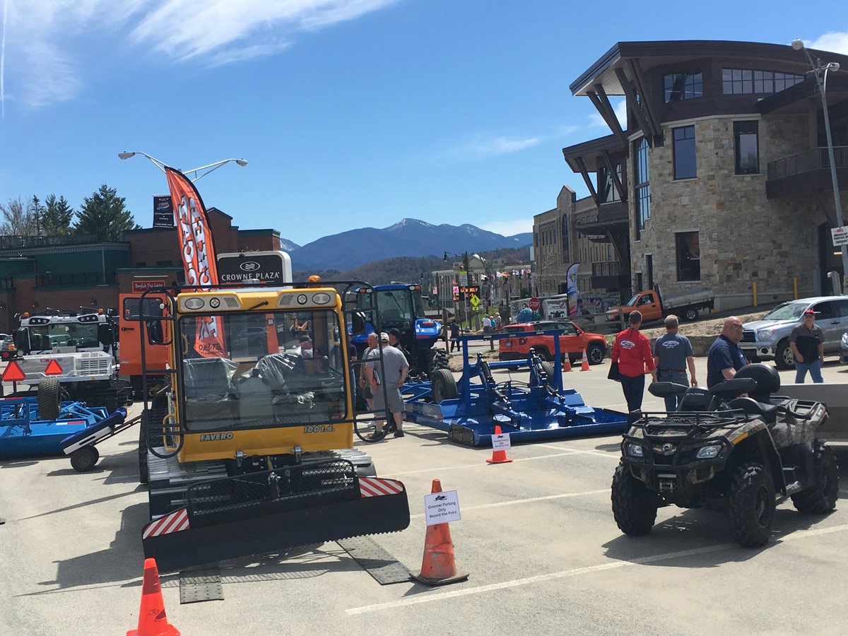 MeetMeinLP's tweet image. The New York State Snowmobile Association conference is in full swing. Check out some of these sleds and groomers! #SLEDNYForum