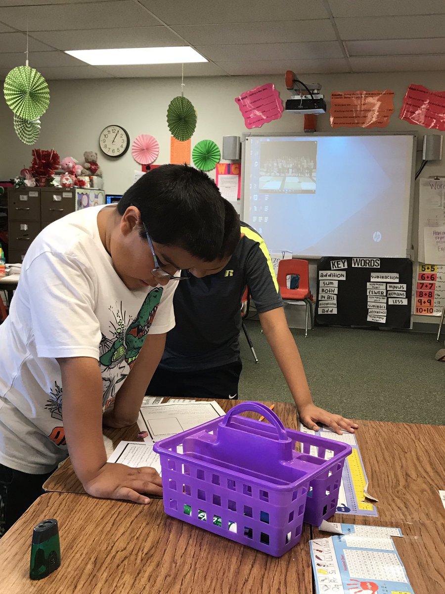ShelleyRash3's tweet photo. #Racing4thegold #loboolympics17 #teamtatom Mrs. Gardea's students play "Duos, Trios &amp; Quartets" with poetic devices https://t.co/yzex2zlzqI