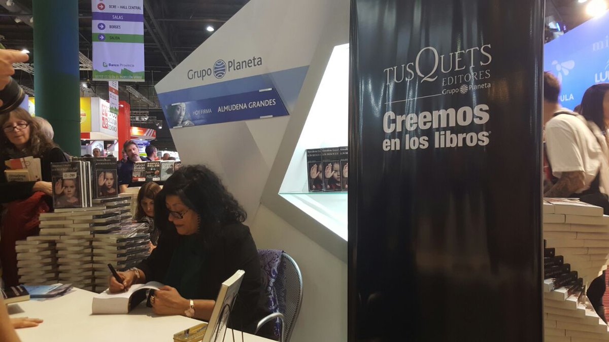 Feria Del Libro En Twitter Ahora Almudena Grandes Autora De Los