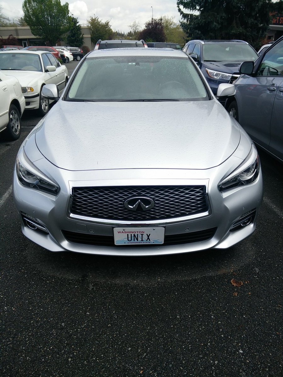 sriramhere's tweet image. Cool license plate in the heart of Microsoft mainland. #oss #msloveslinux