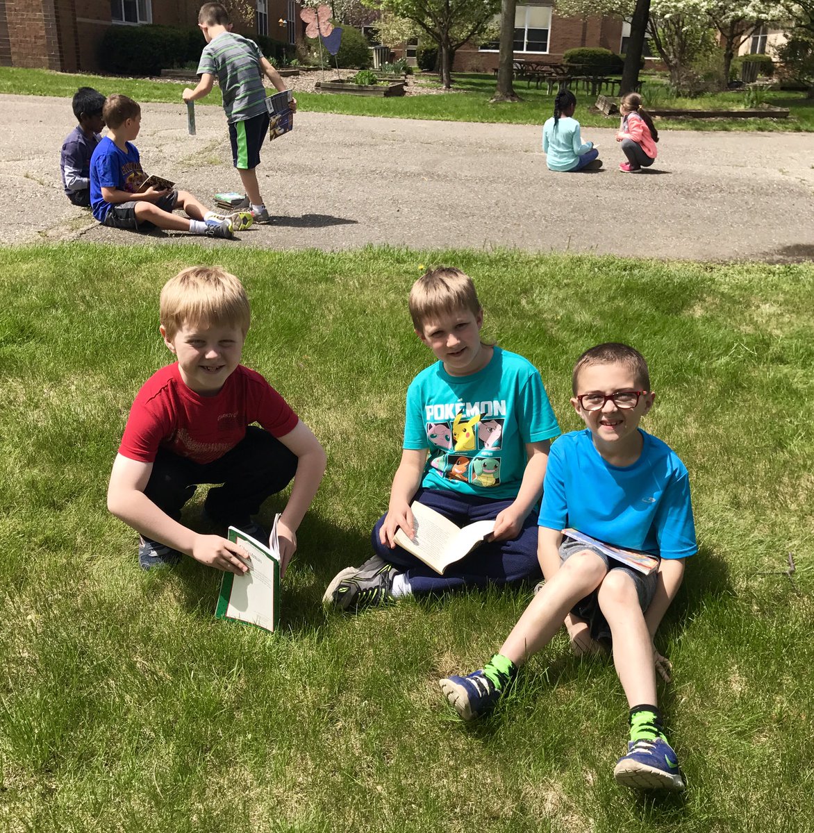 #dolsenthinkers enjoyed books in the sunshine with their second grade reading buddies this afternoon! ☀️📚 <a href="/MrsGrayDolsen/">Alli Gray</a>