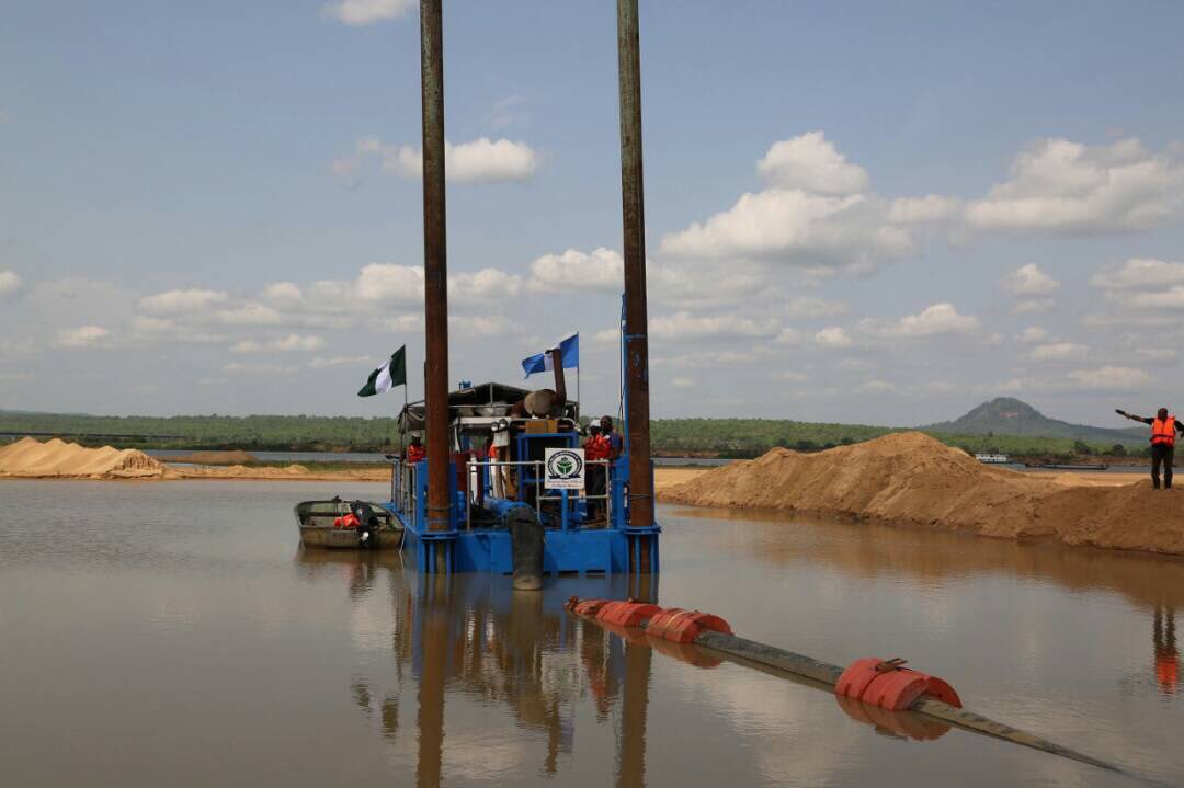 NigeriaGov's tweet image. Flag-off today of maintenance Dredging of Ajaokuta-Onitsha Waterway (River Niger), to improve freight transportation in/out of SE #Nigeria