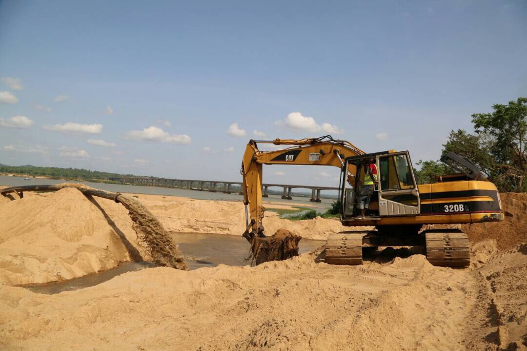 NigeriaGov's tweet image. Flag-off today of maintenance Dredging of Ajaokuta-Onitsha Waterway (River Niger), to improve freight transportation in/out of SE #Nigeria