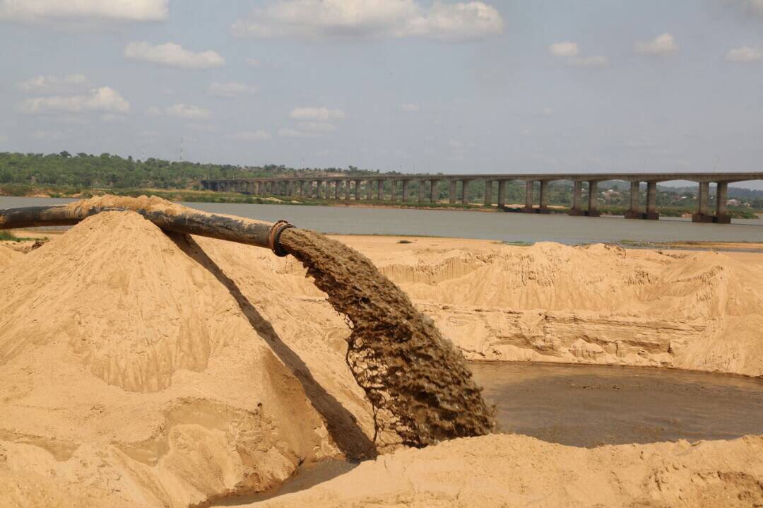 NigeriaGov's tweet image. Flag-off today of maintenance Dredging of Ajaokuta-Onitsha Waterway (River Niger), to improve freight transportation in/out of SE #Nigeria