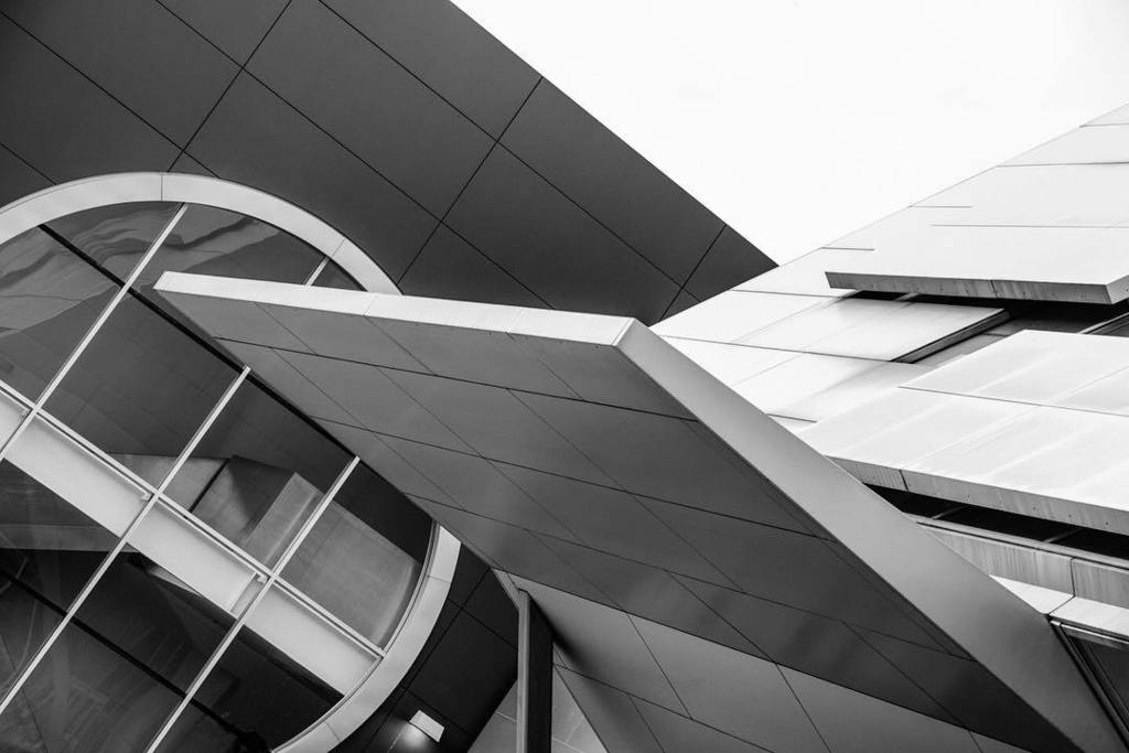 AngieMcMonigal's tweet image. #ramonccortinesschoolofvisualandperformingarts #dtla #geometricarchitecture ift.tt/2oGCQny