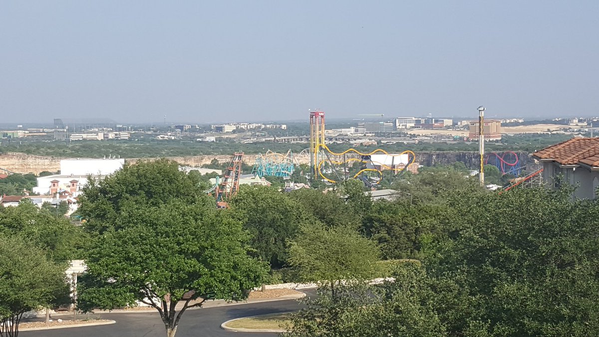javafx25's tweet image. Fiesta TX is so close.
I can hear the people screaming.
When the Fire Crackers start back up, I'll be able to see then out my spare br.