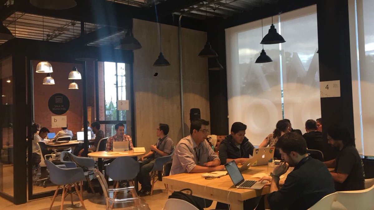 IMPAQTOec's tweet image. Cerramos la última jornada del #IMPAQTOLabTech con mentorías personalizadas con @JojoGiuffra #Google #Launchpad #Start