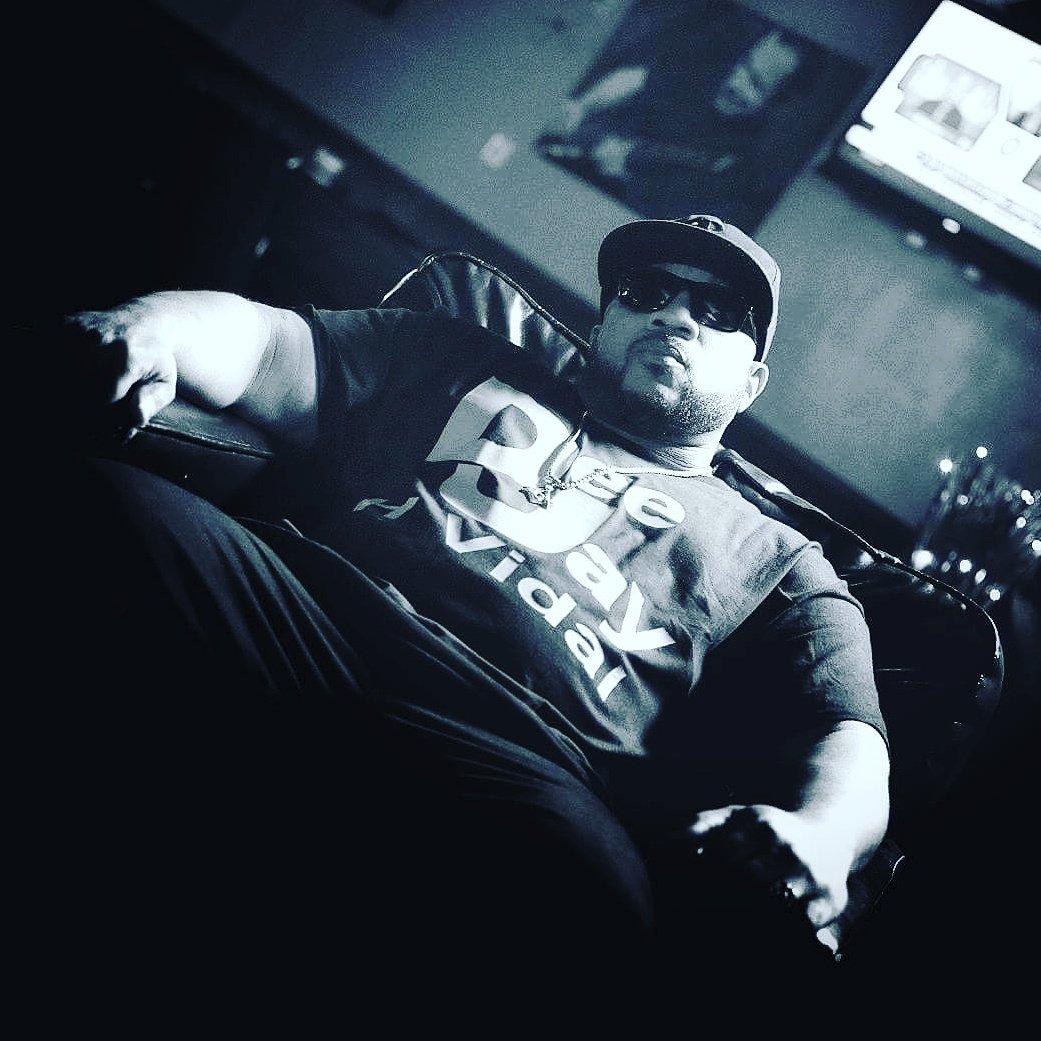 Tonight @ Decarlos 
Downtown Reading, PA
10:30P-2a
djhvidal.com 
#DJHVIDAL 
#MrSantander 
#MrGoodbar
#YouKnowWeMakeThePartyLive