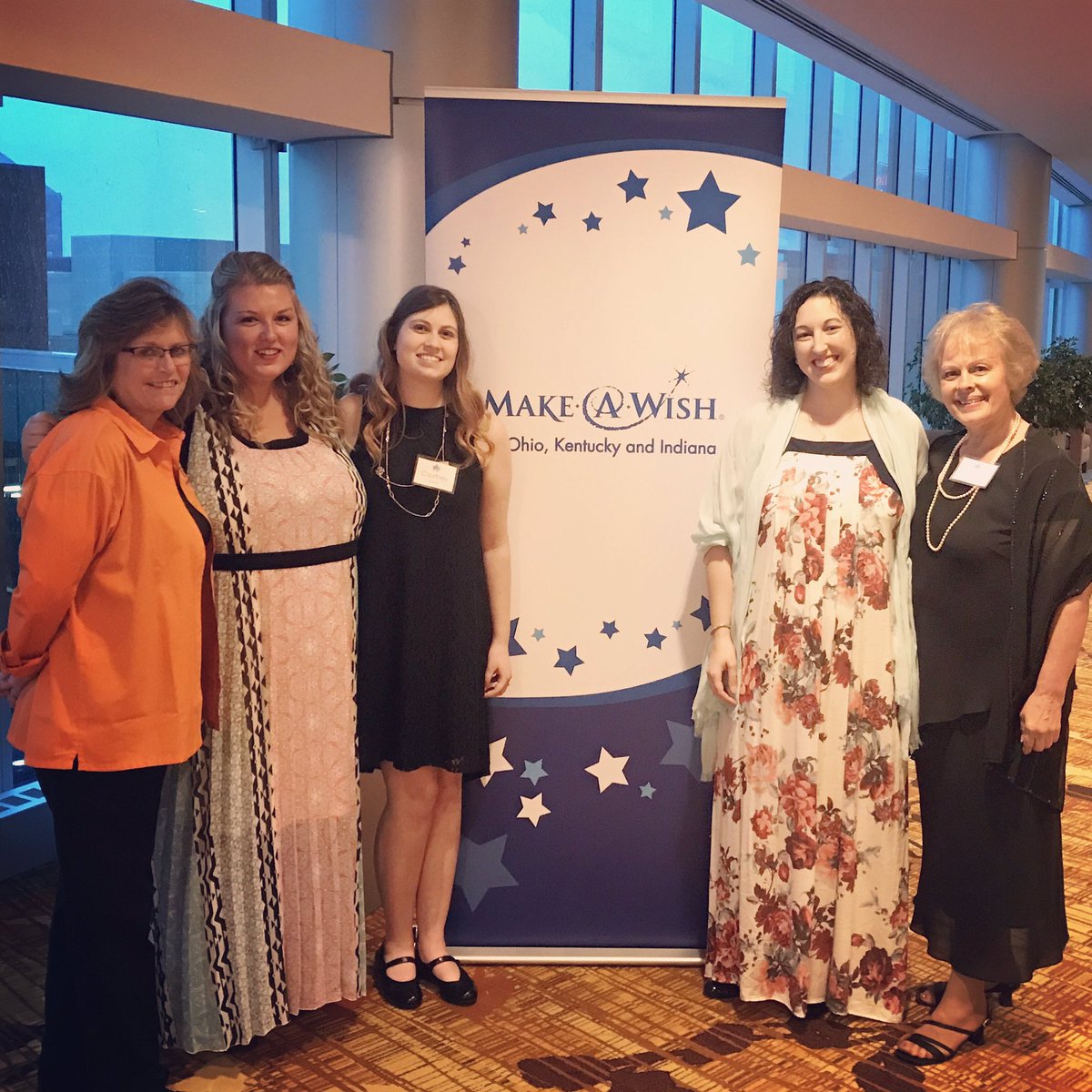 Having a great time at the Big Wish Gala for <a href="/makeawishohkyin/">Make-A-Wish OKI</a> 💙✨ #BeTheChangeESA