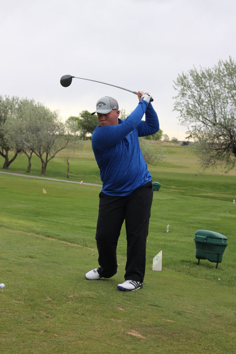 Usd210Eagles's tweet photo. Congrats to B. Featherston on his 15th place finish at today's Hugoton Invitational Golf Tournament. #hugotoneagles https://t.co/ytnJLk3qRN