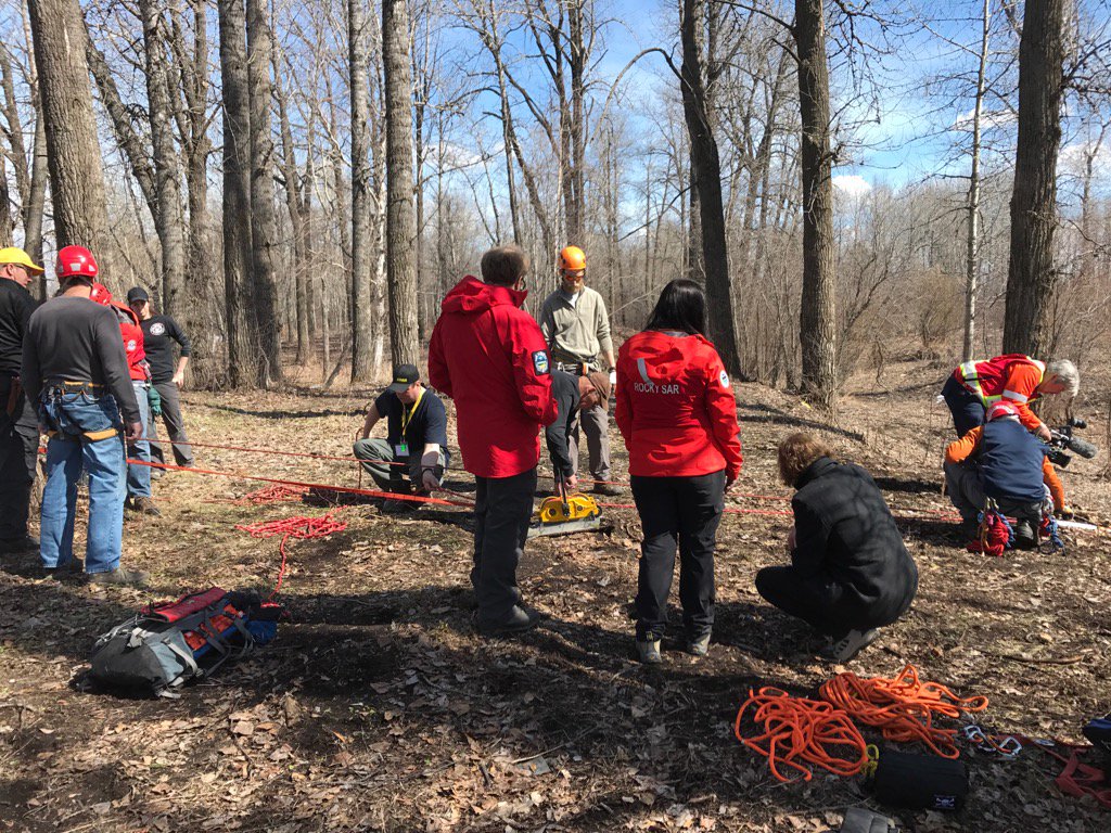 chiefcoutts's tweet photo. Stopped in at the low angle rescue workshop. Nice gear great training #saralberta #rockysar #slaveregion https://t.co/4eFSdWFYov