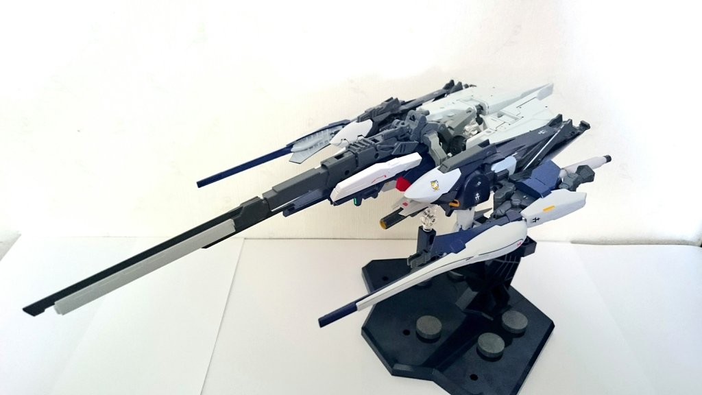 ハイゼンスレイⅡ・ラー
ついに完成です!!
ウーンドウォートとの合体機構、分離飛行形態、ウィンチユニット・コンポジットシールドブースターの自立飛行など、色んな要素を織り交ぜて、ついにここまで来ました!

#フレームアームズ・ガール
#ガンプラはどんな自由な発想で作ってもいいんだ 