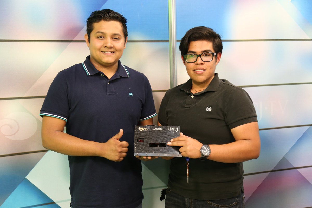 Notimex's tweet image. Saúl Mora Tena y Andrés Ramírez Calderón de la @UACJmx obtuvieron medalla de bronce en competencia mundial #RoboGames2017 en modalidad Sumo