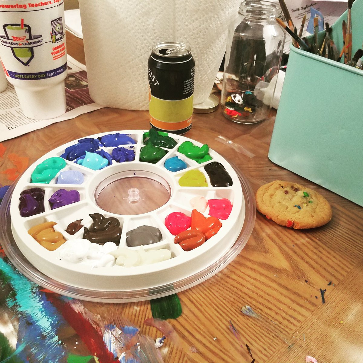 disAbstracted's tweet image. Things that make a great #fridaynight #paint #beer and #cookie ❤ #painting #artontwitter #arting #yep #acrylicpainting #artistontwitter