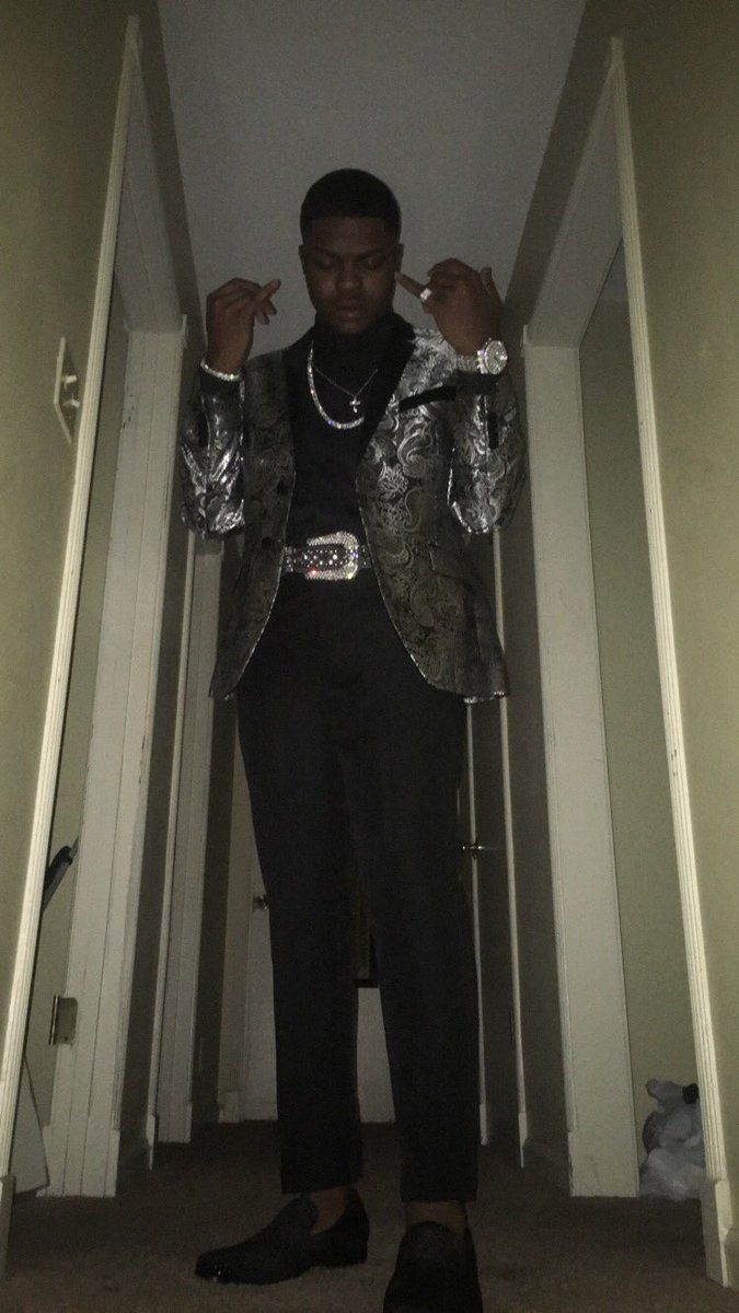 kvng__yo's tweet photo. Sorry for the wait not the WEIGHT ❄️ #bEASThigh #cantTameabEAST‼️💯 https://t.co/VFEIyixqOs