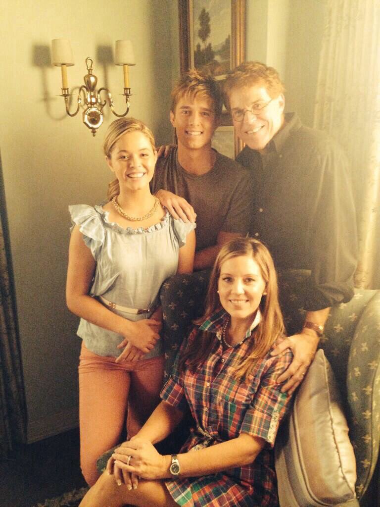 picsofpll's tweet image. PISA MENOS FAMÍLIA ICÔNICA EU TE IMPLORO