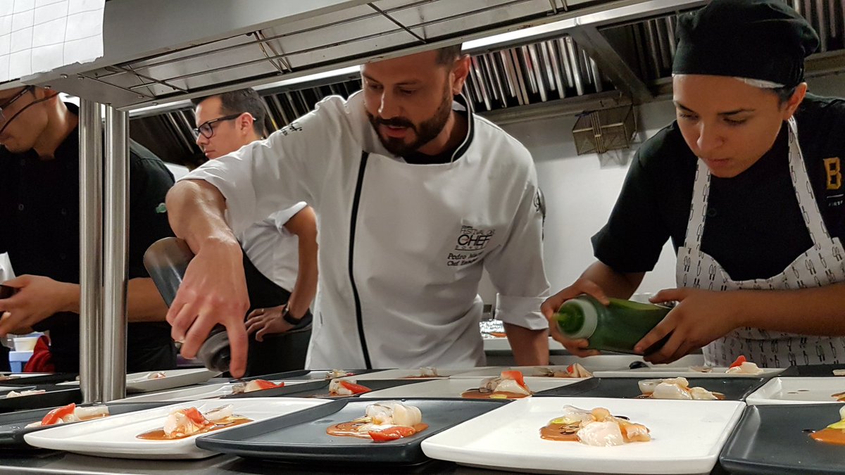 Platillos del chef <a href="/Chefruffo/">Ruffo Ibarra</a> <a href="/eljairtellez/">Jair Tellez</a> <a href="/Ic7Pedro/">Pedro martin</a> y chef anfitriona Claudia Lopez en Barriquero. #festChef