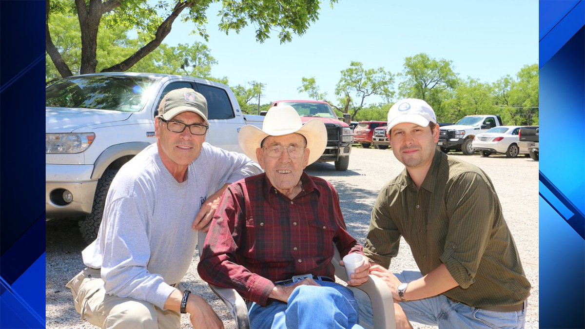 WHCD Muslim comic mocks Rick Perry father dying