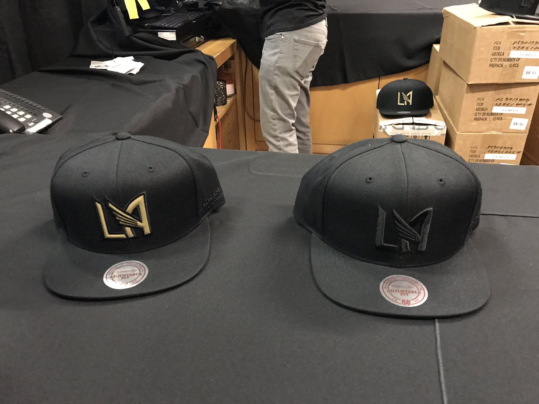 Lafc mitchell sales and ness hat