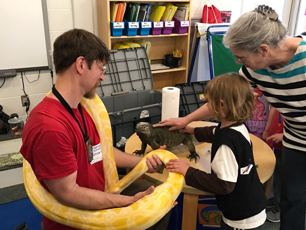 LynnLogoyke's tweet photo. What could be more fun than snakes, iguanas and kindergarteners? https://t.co/s5BbAEGSM9