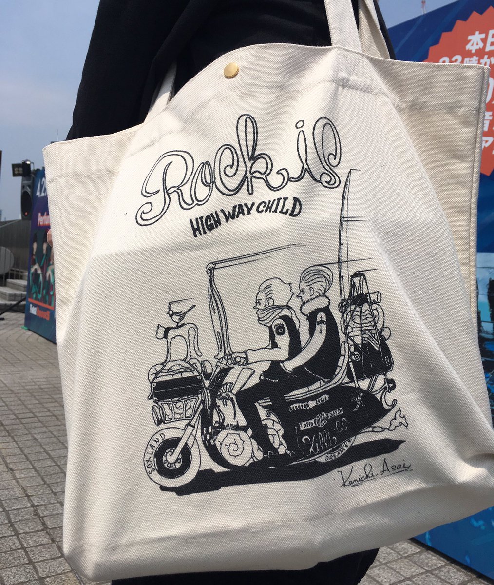 Rock Is 本日は大阪城ホールで浅井健一さんがてがけたイラストのトートバッグにrock Isのフリーペーパーを入れて配布しています 見かけたらぜひ声をかけて下さい トートはrock Isのwebで販売中 Fm802 リクステ