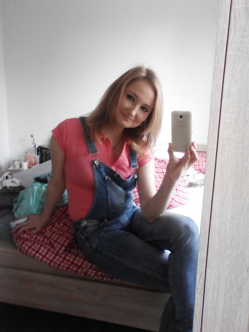 Selfie mania https://t.co/JUOz5arVhc<a href="/tag/sex"class="tags"><span>#sex</span></a><a href="/tag/porn"class="tags"><span>#porn</span></a><a href="/tag/camdolls"class="tags"><span>#camdolls</span></a>