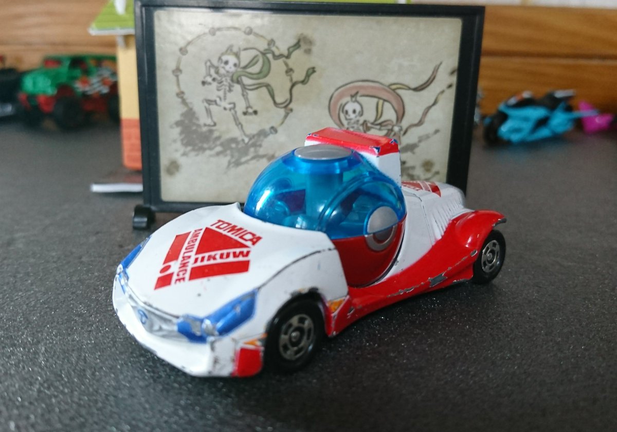 なお にゃお 魁 謎車塾 塾長 Twitterren 教えて トミカ のエロい人 中古屋で箱無しジャンクで買ってきたブツ 可愛いかったしー 真ん中のコクピット回転して前後ともに前になるギミックあるし シャーシにtdm Jikuwってあるけどなんかのキャラクターカー