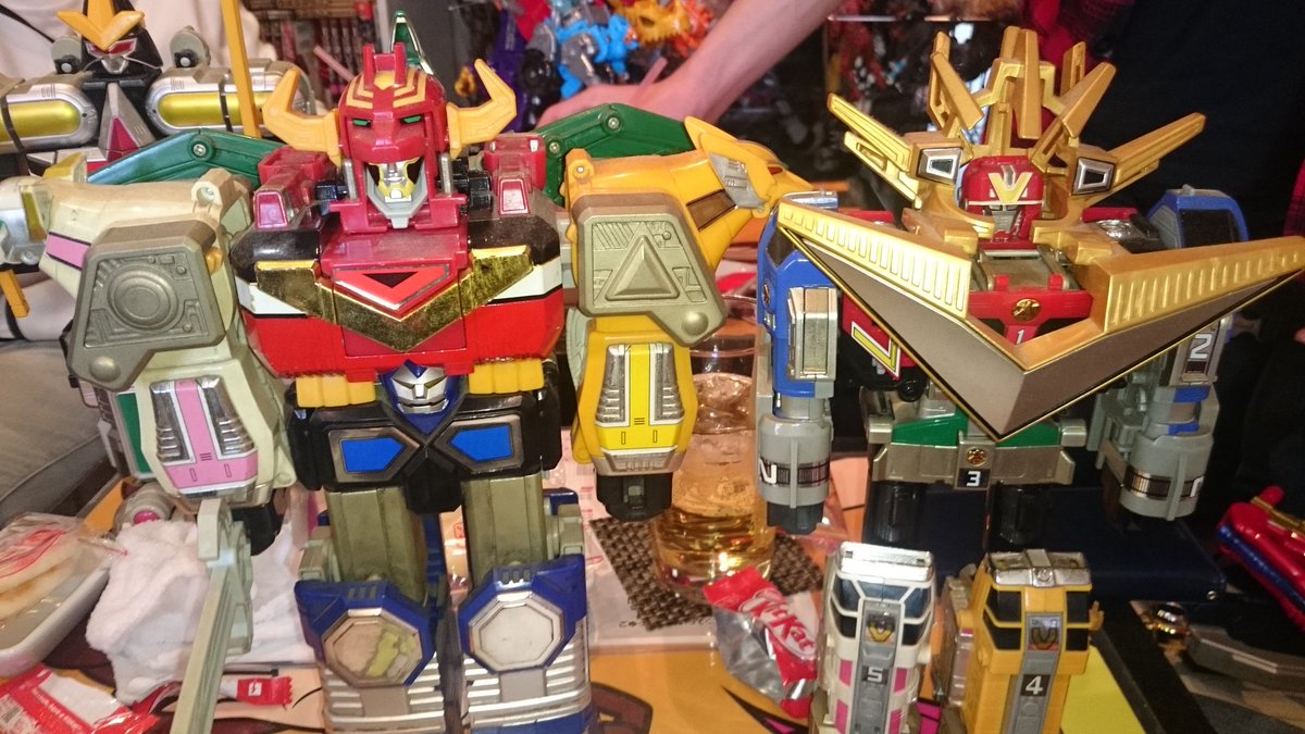 町ル田 V Twitter おお ビクトリーマーズが超装光したぞ 若干無理やり At 新宿特撮カフェぷらんたん 特撮撮影部