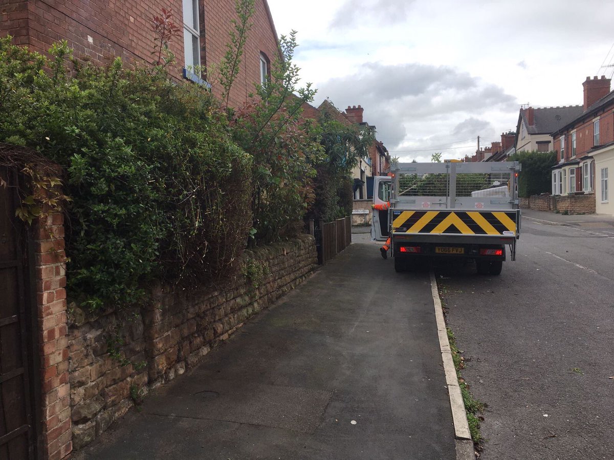 Before and after pic on Victoria Street in Sherwood. Helping an OAP unable to managed garden. Well done team let's keep this momentum going.