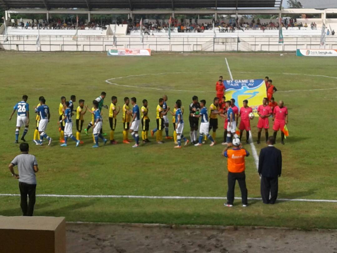 PS Bengkulu 2 - 0 Lampung Sakti. Alhmdulillah PS Bengkulu menanggg 👍👍👍 <a href="/ridwanmukti1963/">ridwan mukti</a> <a href="/alisadikin1968/">Ali Sadikin</a>  <a href="/MeriSasdi/">H. Meri Sasdi Jantan</a>