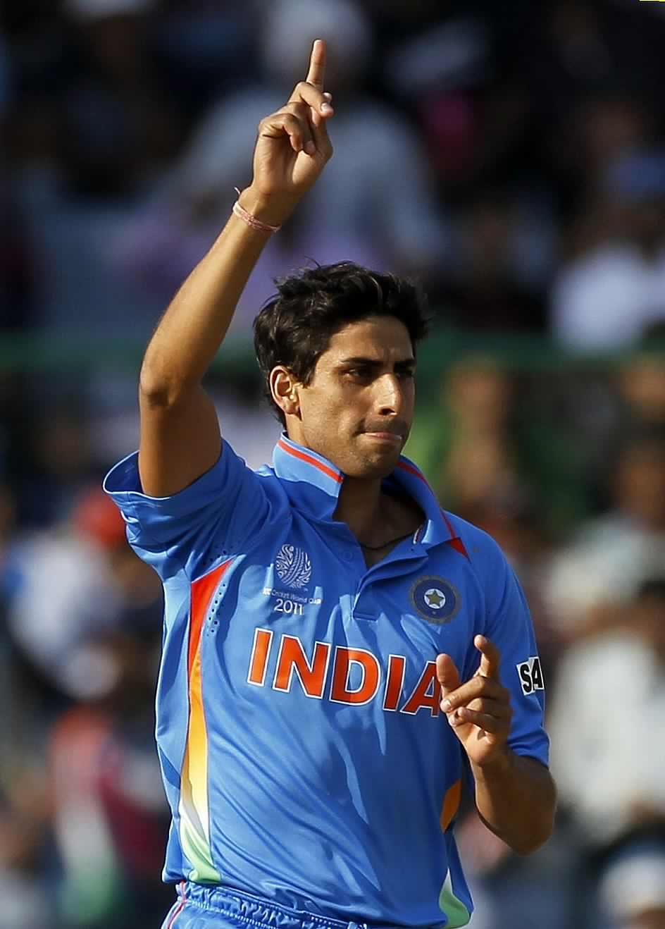  Happy Birthday to Ashish Nehra. Only Indian bowler to take six-wicket haul twice in 50-over format. 