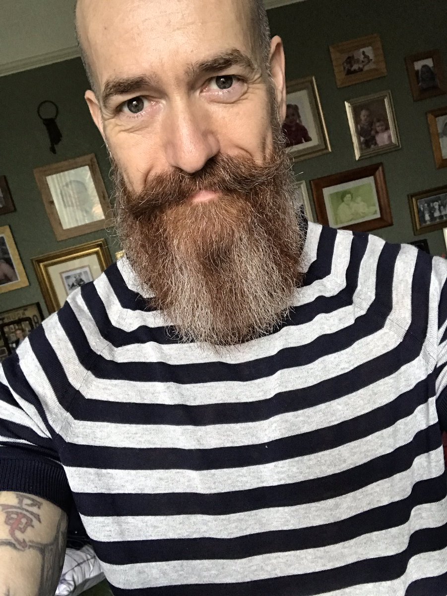 steveevans69's tweet image. Up and ready for the #weekend now what to do @jaimeevans77 😂 #needsomefun #holidayweekend #holiday #BankHolidayWeekend