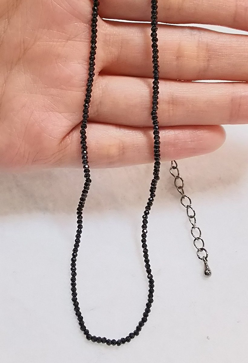 クリスタルワールド立川店 در توییتر ブラックスピネル ネックレス オニキスにはない黒の輝きが美しいスピネル 約４５ｃｍの長さ ビーズは非常に細かい１ ２ｍｍ 物によりますがペンダントヘッドも簡単に通りますよ 石言葉 自信 カリスマ 成功 富 天然石