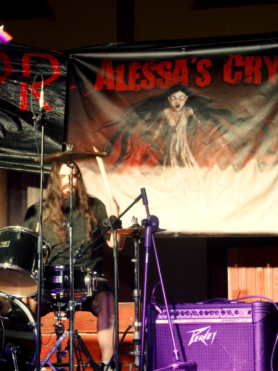 AlessasCry's tweet photo. Algunos momentos de @AlessasCry en el Primavera Rock de Jódar, Jaén, el pasado sábado. https://t.co/IHgwrERjZZ