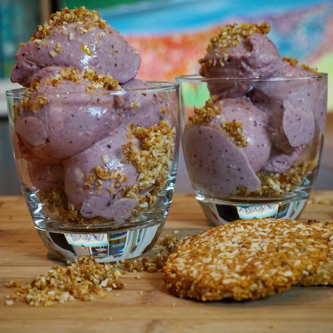 Cook_with_amore's tweet image. When the most delicious thing is made just with frozen 🍌and berries 😍🎉
yes it&apos;s always time for a nana-ice cream👩🏻‍🍳
happy weekend people 🙋🏻