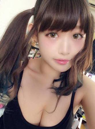 美月リカさん元々可愛いけどどこかをいじったのか加工なのか知らないが童顔になったねー
元からかわいいけど