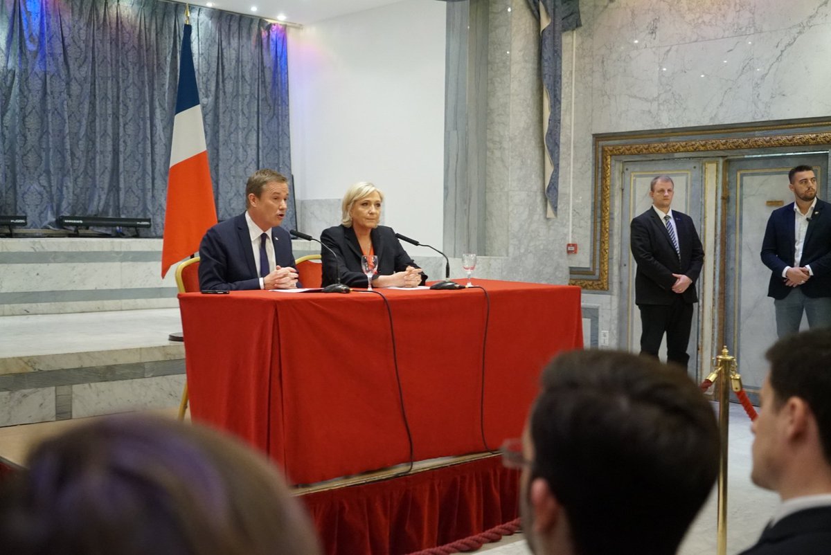 MLP_officiel's tweet photo. "Présidente de la République, je nommerai @dupontaignan Premier Ministre, avec un gouvernement d'union nationale." #ChoisirLaFrance https://t.co/ozjygzggb7