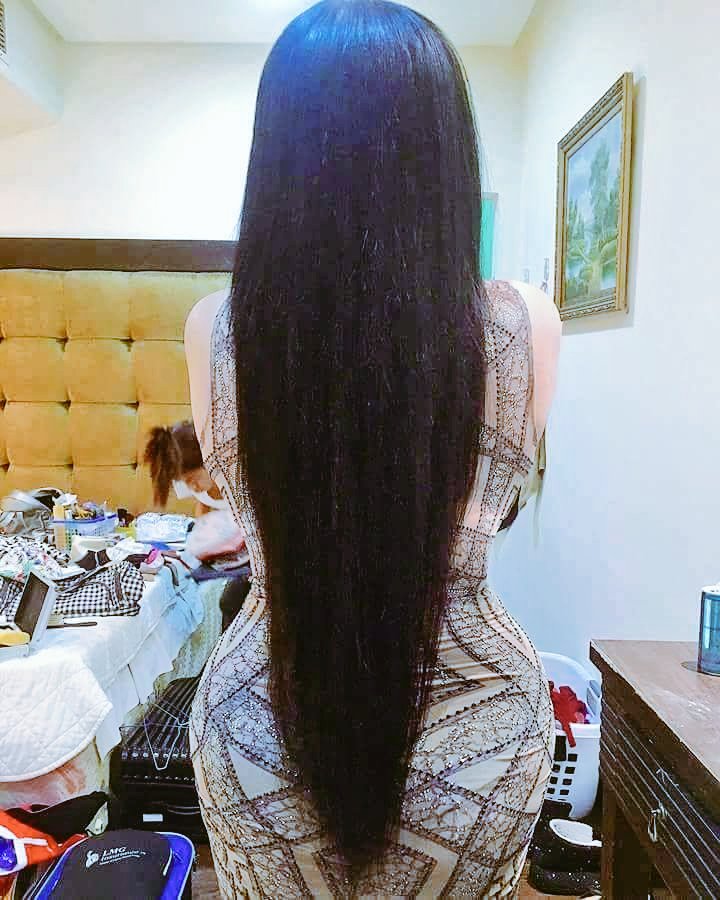 خصرك نحيف و يوجعك كل ما مال
وردفك يعوض دق خصرك و نحفه
والشفه اللي شـوفها يبري الحال
و شلون لو ألقى من الريق رشفه