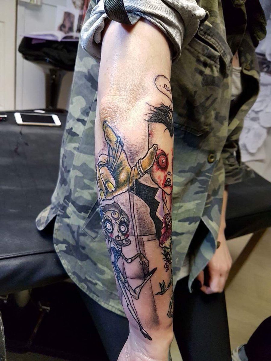 ooohjebus's tweet image. The sleeve is almost complete 👌