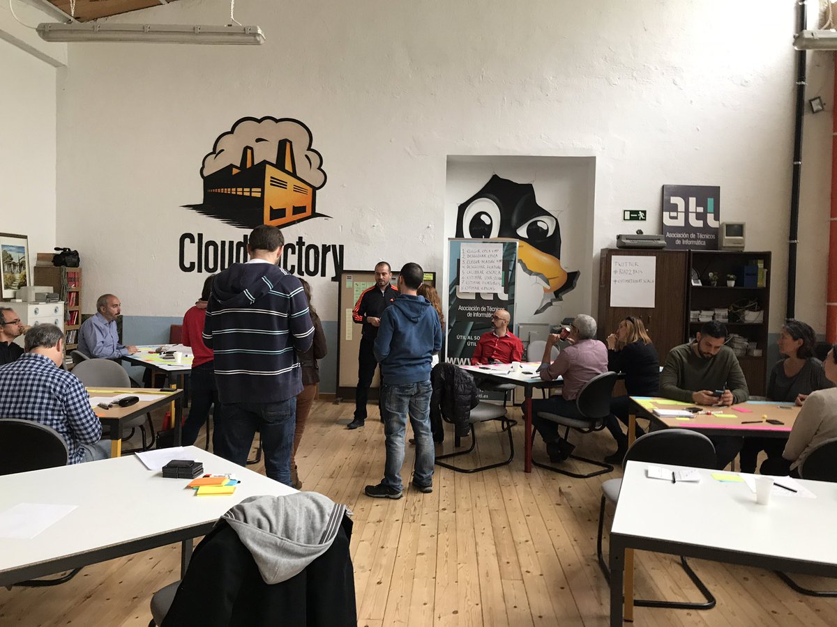 alberto_torde's tweet image. @jbarlx y @unairoldan contándonos todo sobre #estimationatscale