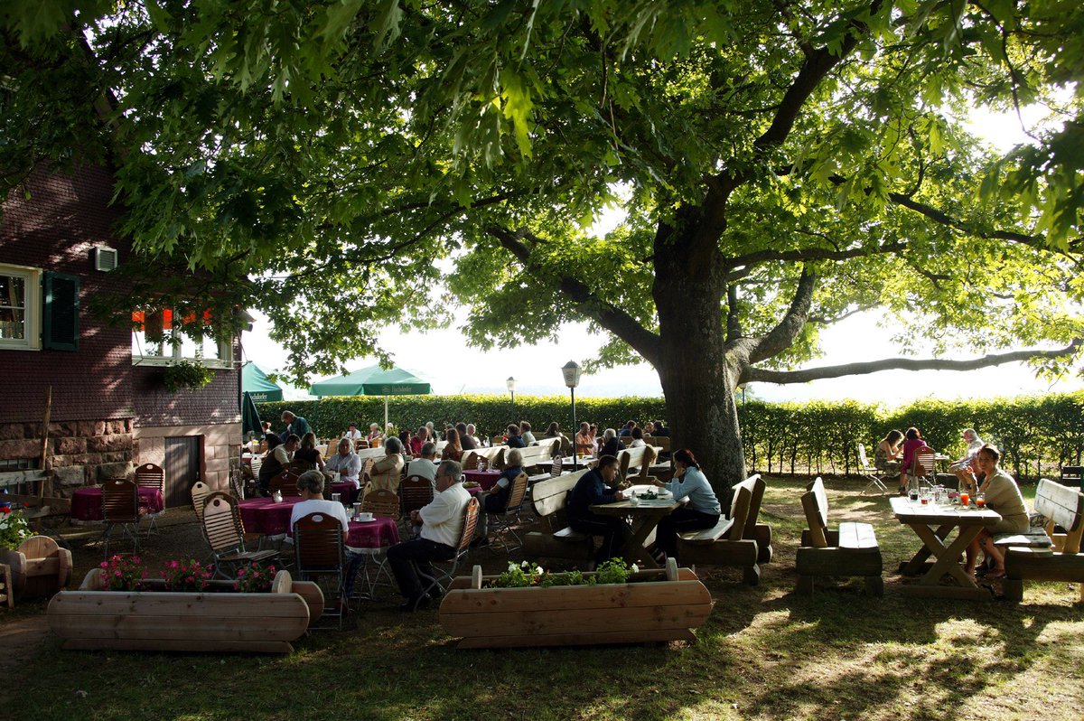 Am 1. Mai ist selbstverständlich auch unser #WanderheimZavelstein ganztägig geöffnet: wanderheim-zavelstein.de