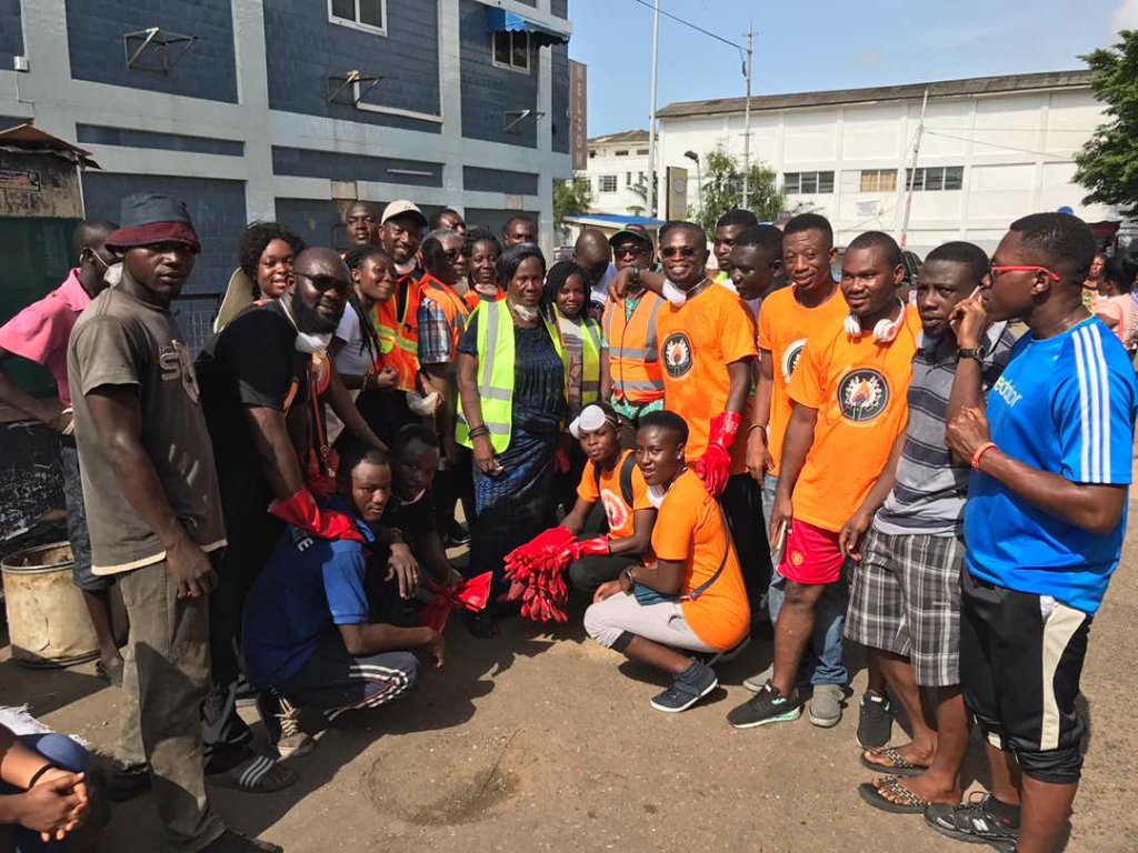 DrKumordzi's tweet photo. Clean up exercise inside Adabraka.. Keep Gh clean. Tanx 2 Jekora Ent. @aucccomms @nayikwei #CommsWeek17 #iamtheDREAM https://t.co/0pnvIRj0C2